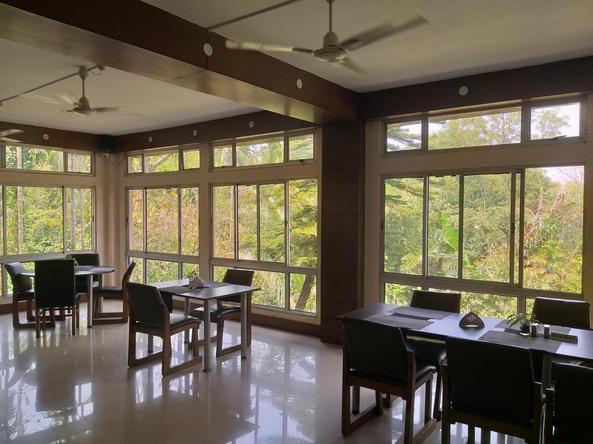Polo Tura Hotel Ngoại thất bức ảnh