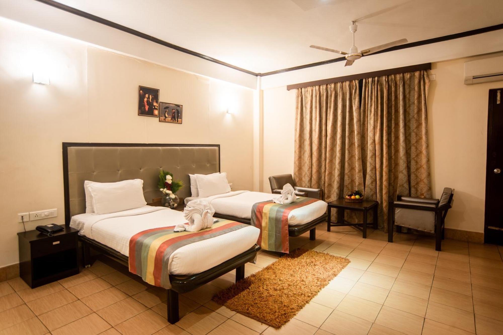 Polo Tura Hotel Ngoại thất bức ảnh