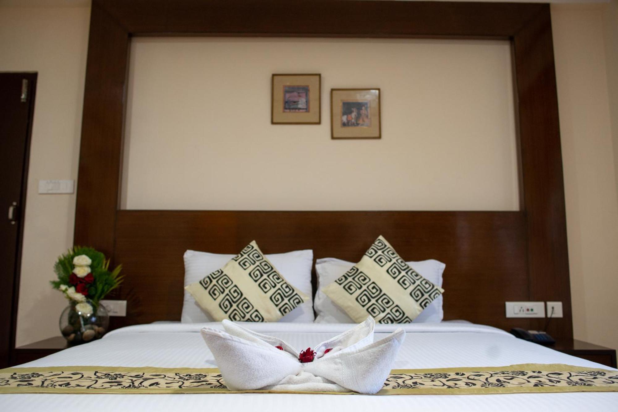 Polo Tura Hotel Ngoại thất bức ảnh