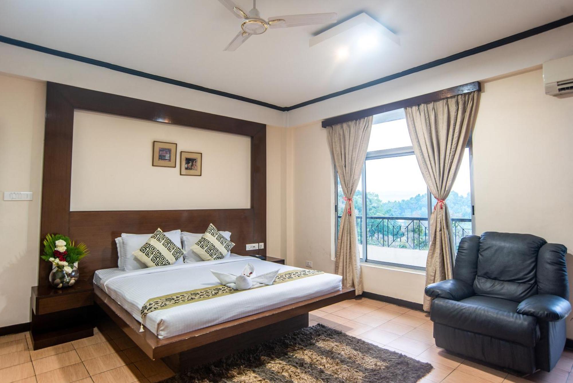 Polo Tura Hotel Ngoại thất bức ảnh