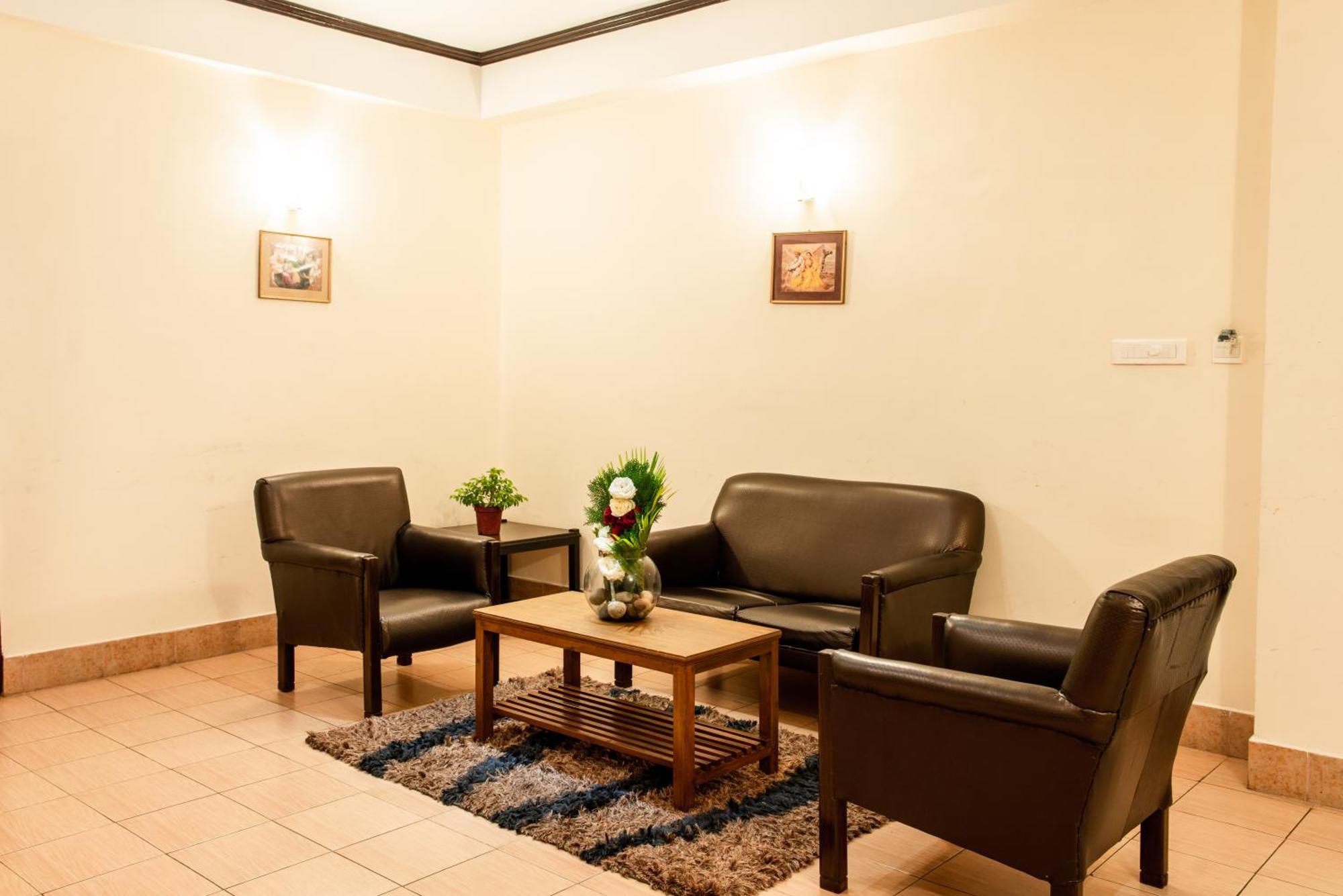 Polo Tura Hotel Ngoại thất bức ảnh
