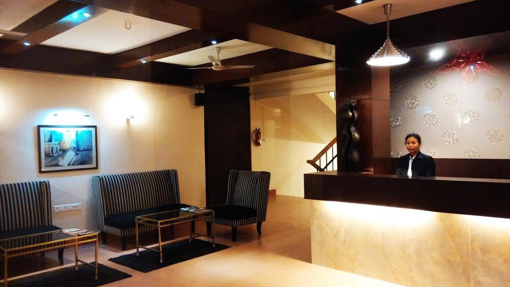 Polo Tura Hotel Ngoại thất bức ảnh
