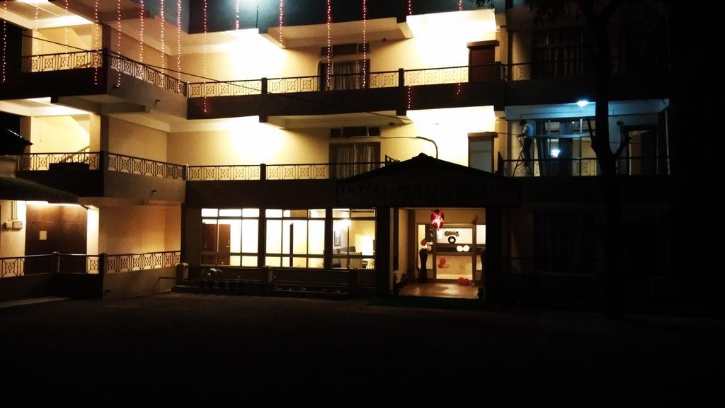 Polo Tura Hotel Ngoại thất bức ảnh