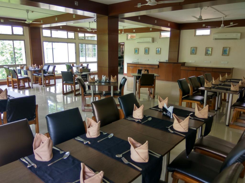 Polo Tura Hotel Ngoại thất bức ảnh